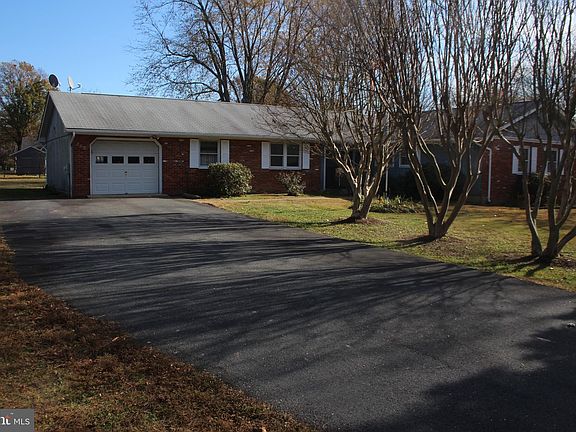 3rd image of 305 Drovers Way