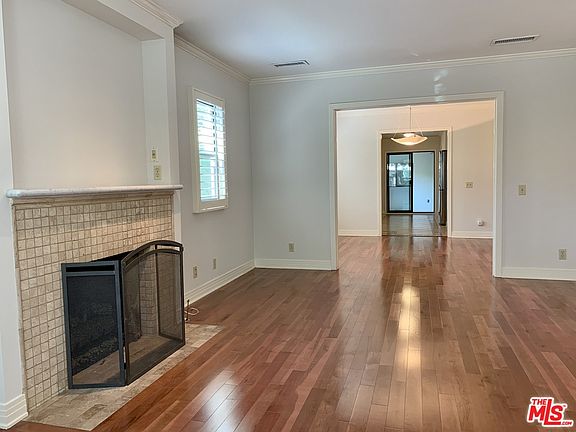 5th image of 921 N La Jolla Ave