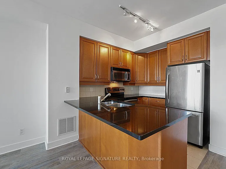 438 King St W #1417 — Photo 5