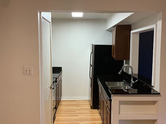 5th image of 1100 Augusta Dr APT 18