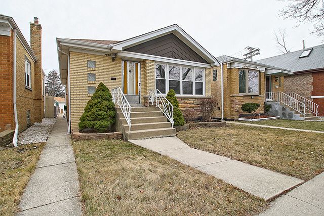 1st image of 3538 N Oak Park Ave