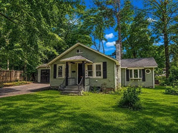 33 Plumtree Rd, Springfield, MA 01118