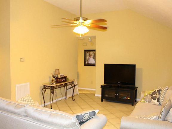 5th image of 3721 Meadow Wood Dr