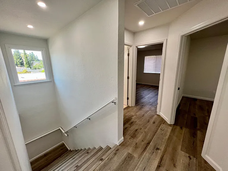 1000 Empey Way — Photo 12