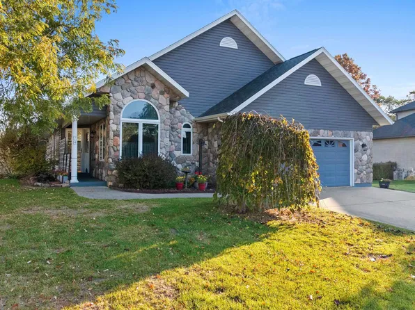 74 Shore Dr, Clintonville, WI 54929