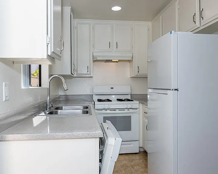 321 N Cedar St — Photo 17