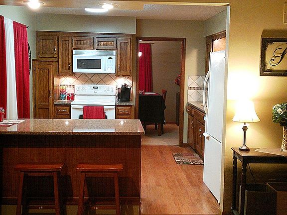 5th image of 605 SE Richardson Pl