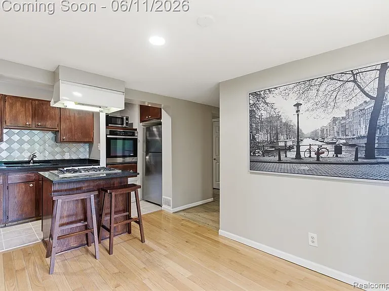404 La Plaza Ct — Photo 10