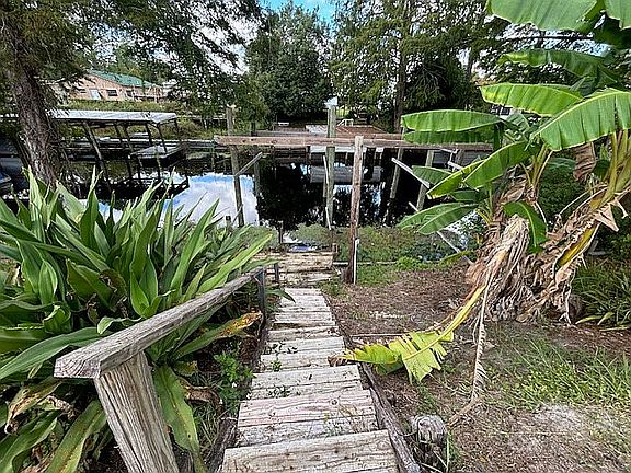 Going down to dock landing