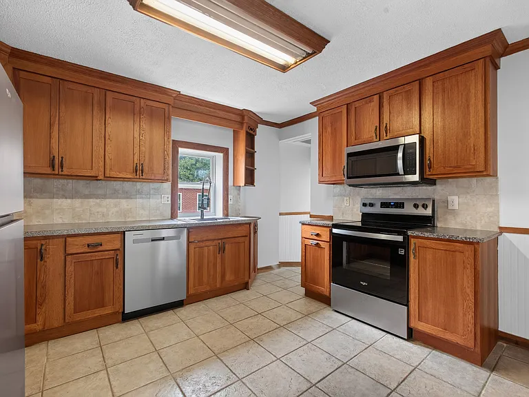 1200 Montgomery Ave — Photo 13