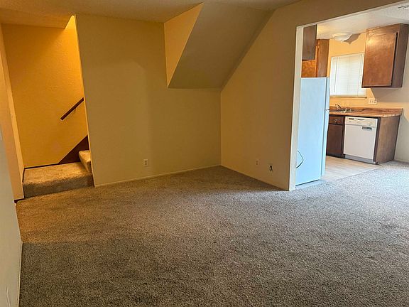3rd image of 131 Brookridge Dr