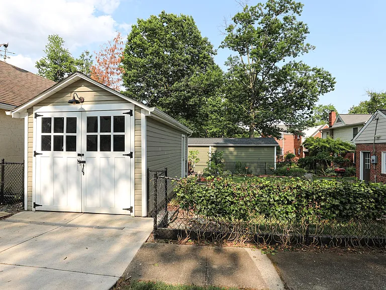 15 W Howell Ave — Photo 33