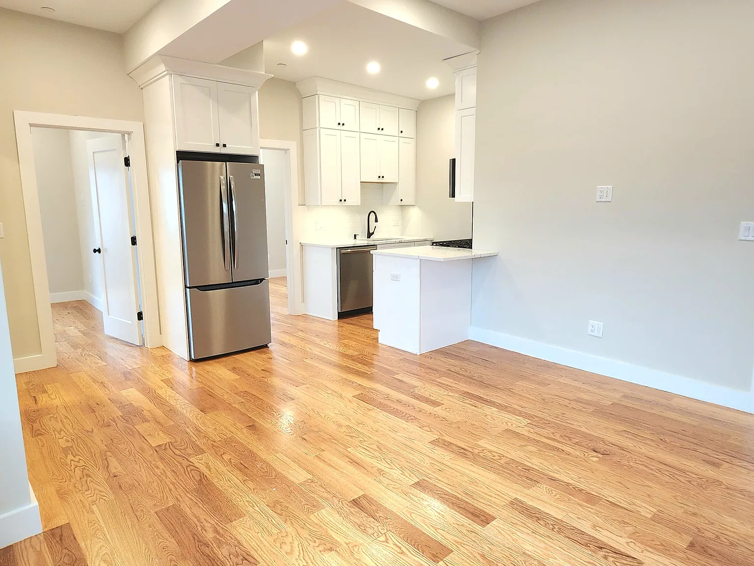 2 bed, 600 sqft, $3,000 — Photo 4