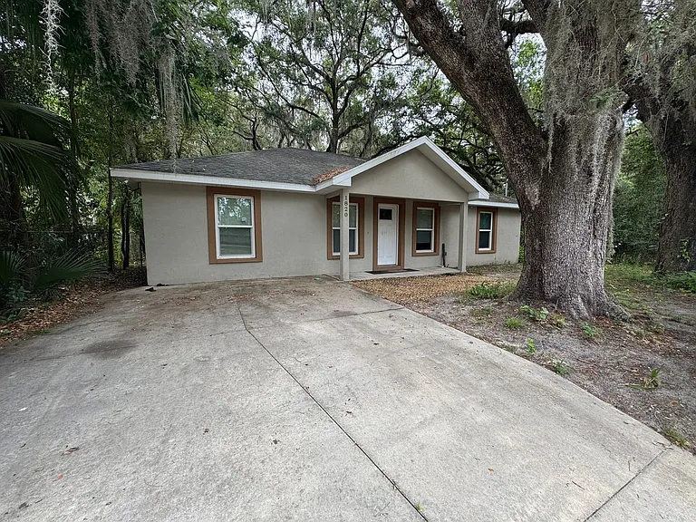 1820 E University Ave — Photo 1
