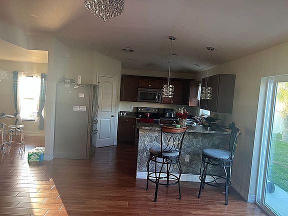 4th image of 127 SW 31st St