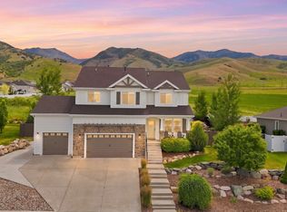 338 S Windy Ridge Dr E, Smithfield, UT 84335
