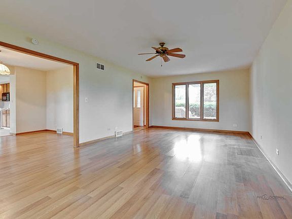 4th image of 1029 Apple Valley Dr