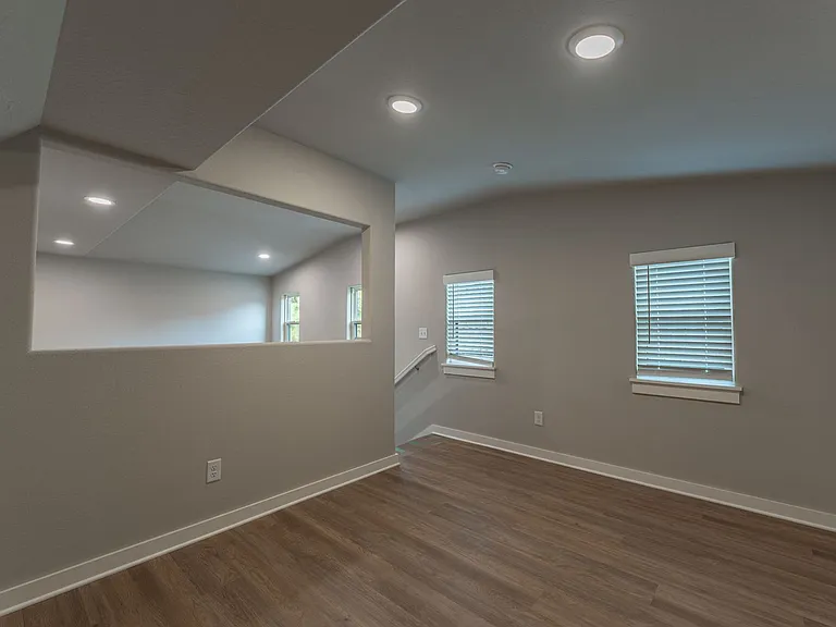 1323 S Van Buren Ave — Photo 15