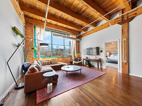 2nd image of 312 N May St APT 4D