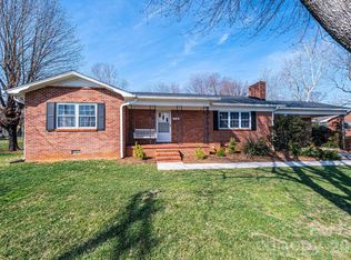 1425 5th St NE, Hickory, NC 28601