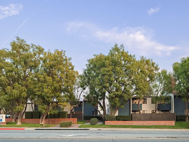 Evria Claremont Apartments — Photo 23