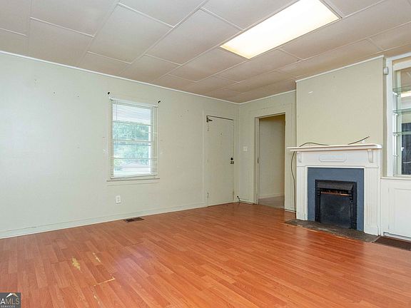 4th image of 1716 Green St NE