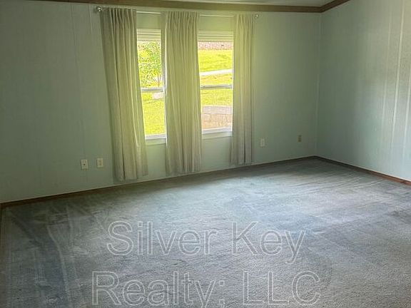 5th image of 235 Rose Dr