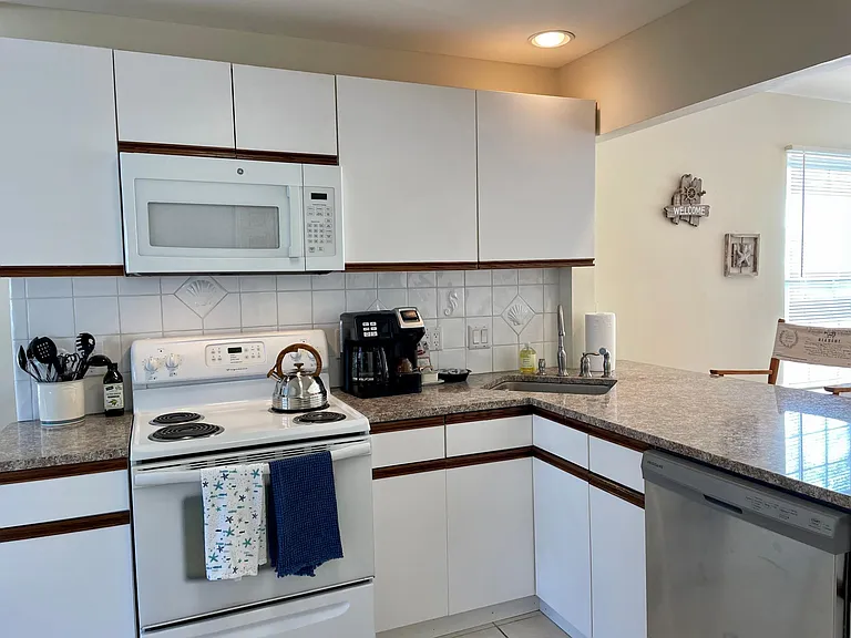 4013 W Brigantine Ave — Photo 15