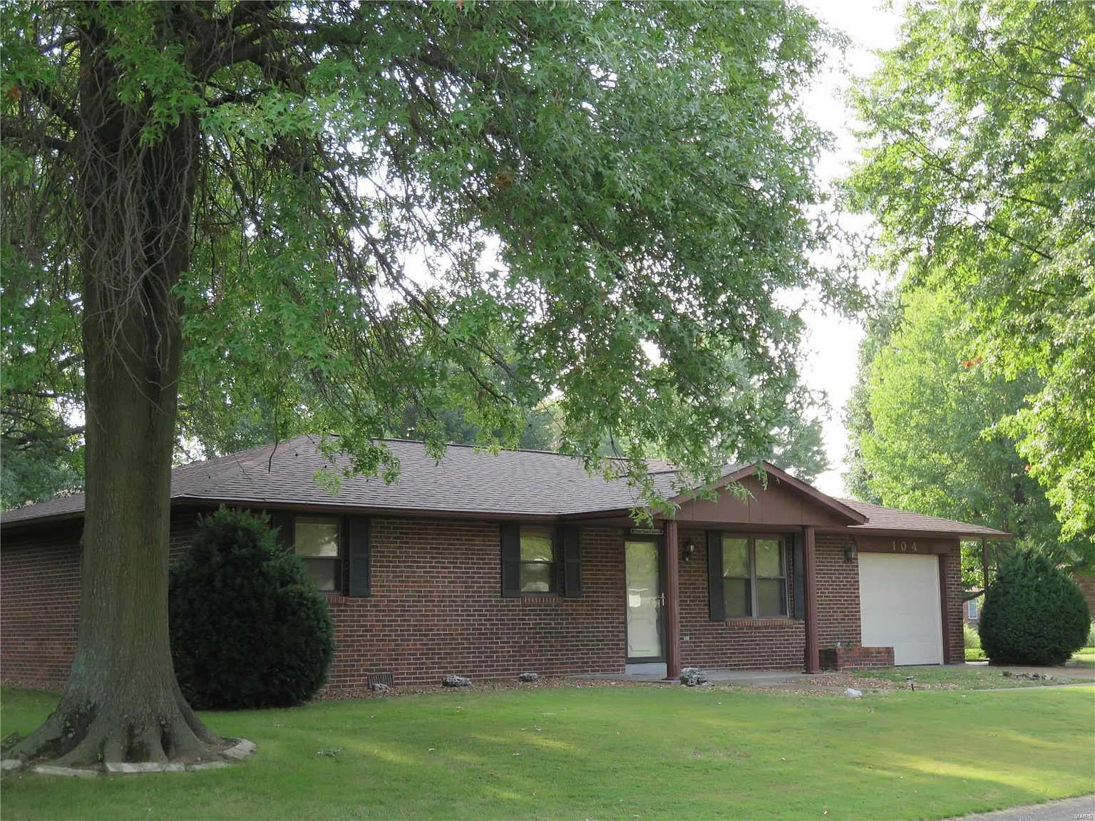 104 Lexington Dr photo 1