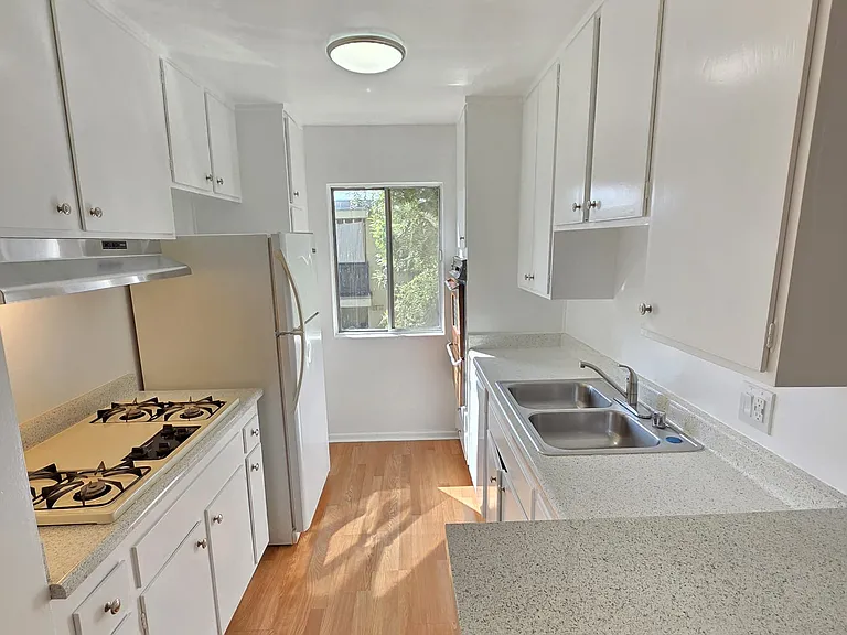 13813 Oxnard — Photo 25