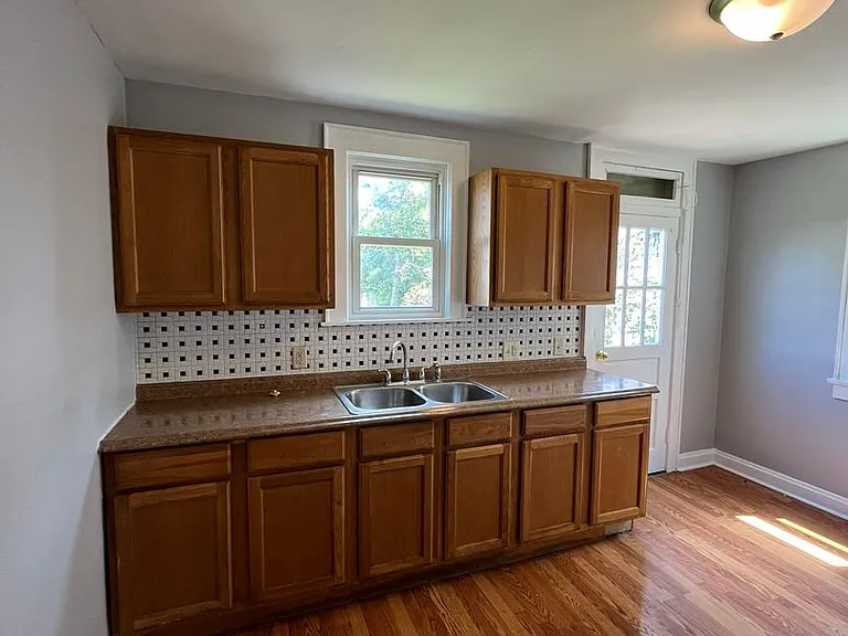 452-454 S Huron Ave — Photo 5