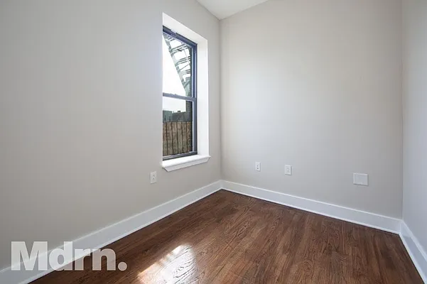 Rented by Mdrn Residential | media 9