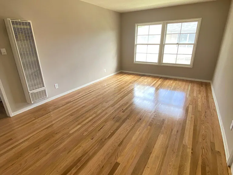 932 N Garfield St — Photo 2