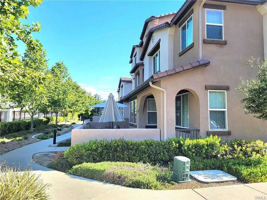 3 bed, 2.5 bath, 2183 sqft, $3,250 — Photo 4