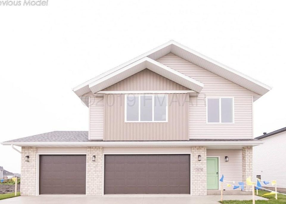 1st image of 913 Ashley Dr W
