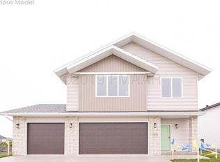 913 Ashley Dr W, West Fargo, ND