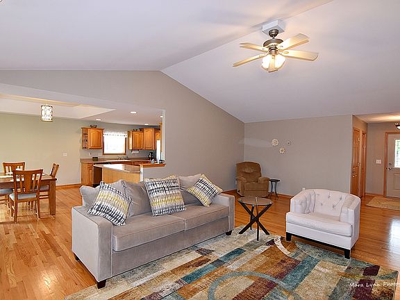 5th image of 532 W Ashton Dr