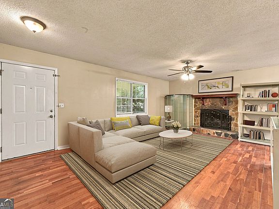 3rd image of 230 Parkway Ct