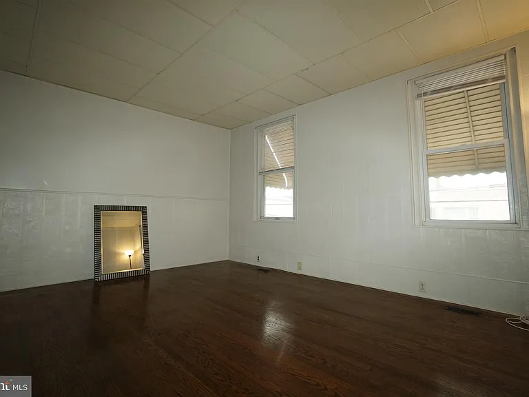 2550 E Somerset St #2 — Photo 4