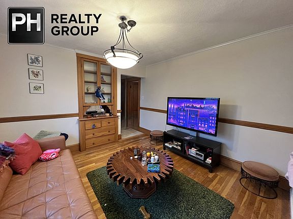 5th image of 385 Arlington St #1