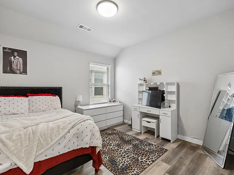 2321 Green River Rd — Photo 24