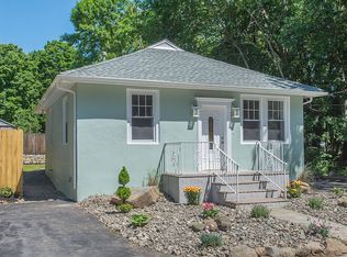 52 Grandview Ave, Oakland, NJ 07436