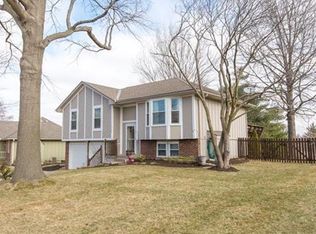 2104 NE Belvoir St, Lees Summit, MO 64086