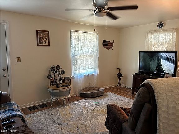 5th image of 233 Court St
