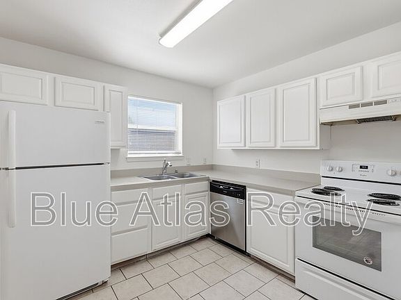 5th image of 125 Cambridge Dr APT 4