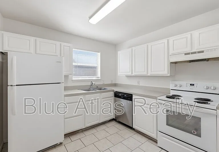 125 Cambridge Dr #4 — Photo 5