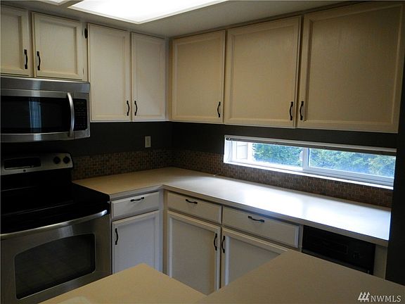 5th image of 823 N 161st Pl APT 309