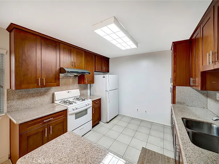 5315 Zelzah Ave #6 — Photo 8