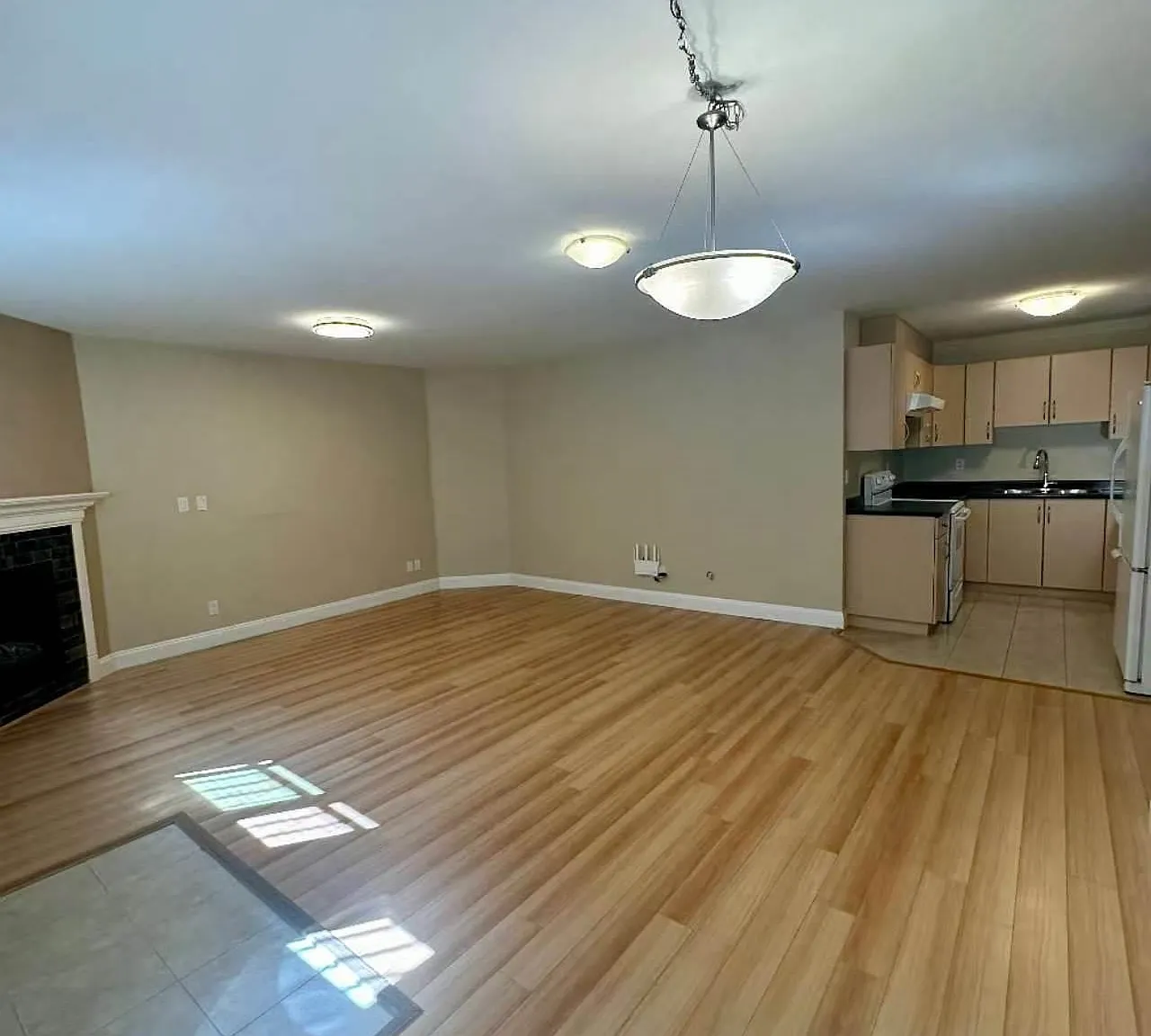 2 bed, 900 sqft, $2,000 — Photo 3