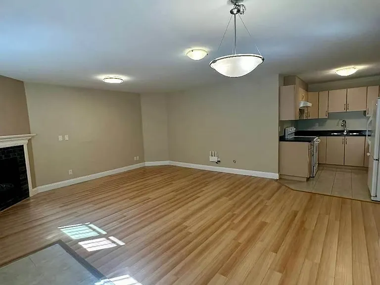 826 Cottonwood Ave — Photo 3